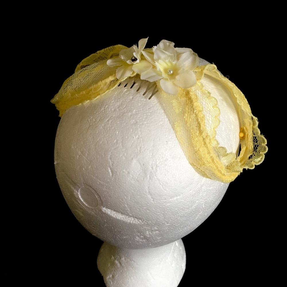 Yellow Lace Fascinator Inspired By Mrs Maisel - Picture 3 of 8